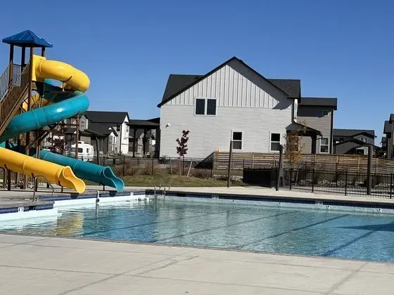 2838 Barnstormer St Unit #3 - Havuz