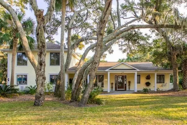 290 Tarpon Blvd