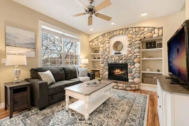 298 Fieldstone Dr Windsor