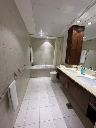 2B-Burj Residence T6-304 by bnbme homes - Banyo Tipleri