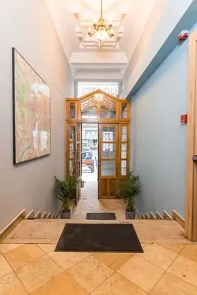 2B Hostel & Rooms - Lobi