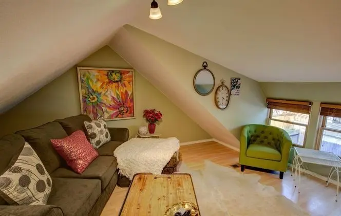 2BD Chic Cottage Mtns Walk Everywhere - Oda
