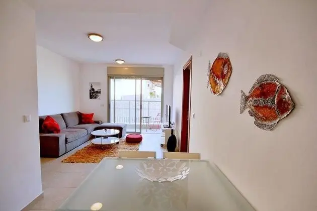 2BDR Amazing Location with Parking - Öne Çıkan Resim