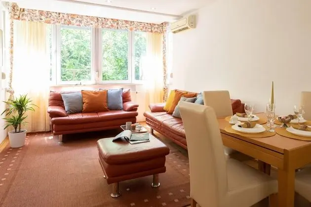 2bdr Apartment With Balcony Near Maksimir - İç Mekan