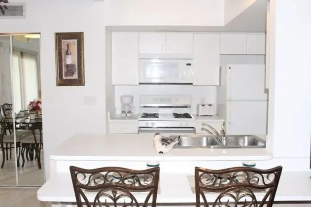 2BR 2BA Townhome in Mango Key - Mutfak