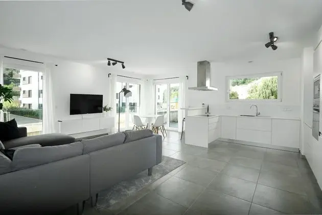 2BR Apt 100 m2 w Terrace Garden & Pkg