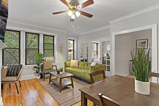 2BR Bustling & Lively Apt in Lake View