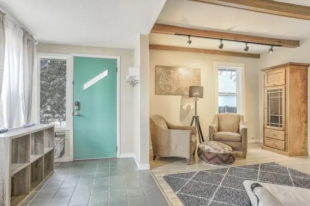 2BR Central Location Big Backyard Dog Friendly
