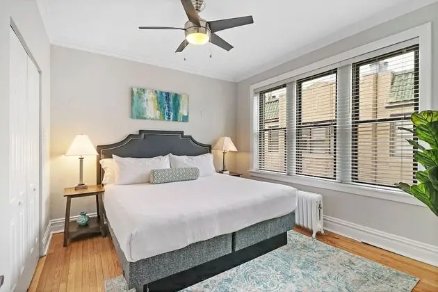 2BR City Apt Fast Wi-Fi Roscoe LakeView