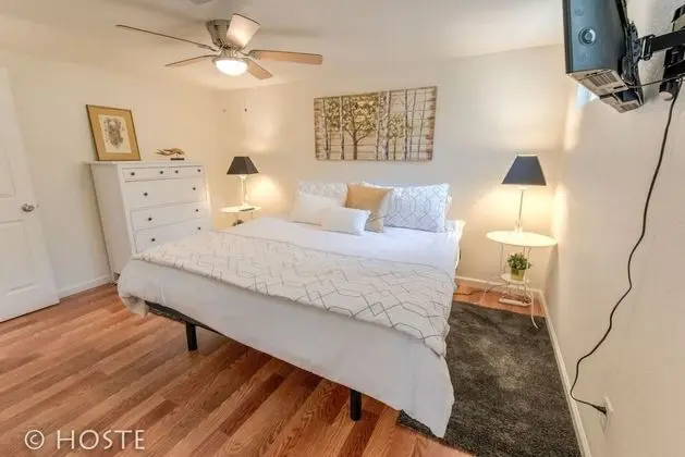 2BR Comfy Condo & Cute Patio Broadmoor Area - Oda