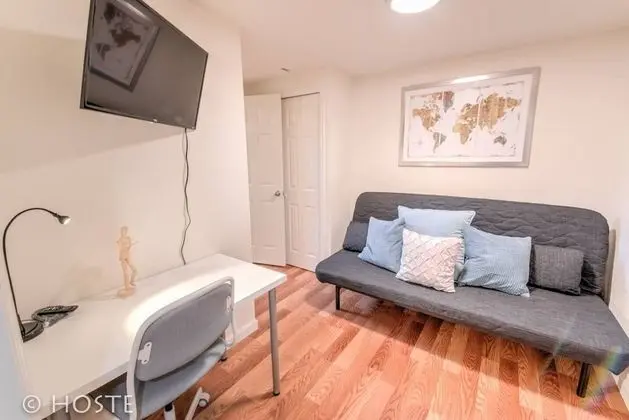 2BR Comfy Condo & Cute Patio Broadmoor Area - Oda Düzeni
