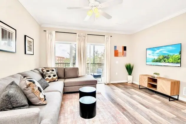 2BR Condo - w Hot Tub Pool - Near Disney