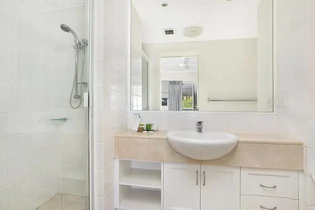 2BR Coolum Beach Rooftop Terrace Spa Tennis Pool - Banyo Tipleri