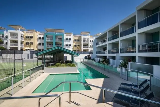 2BR Coolum Beach Rooftop Terrace Spa Tennis Pool - Oda