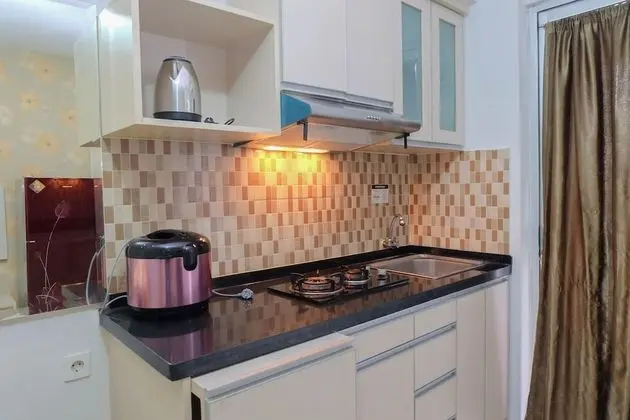 2Br With Cozy Style At Bassura City Apartment - Mutfak