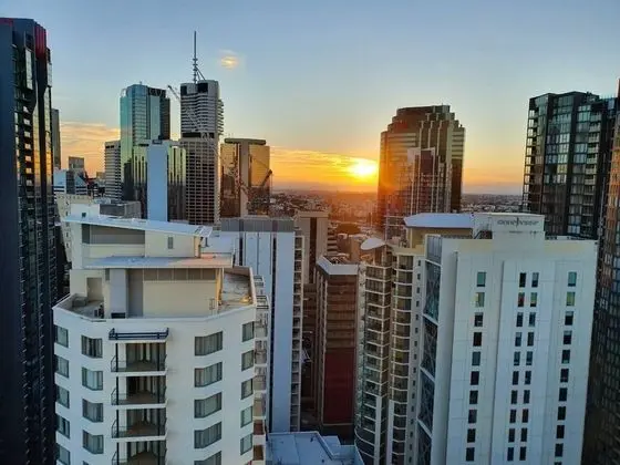 2BR Epic Views CBD 2 Cars Pool Wine Gym Netflix