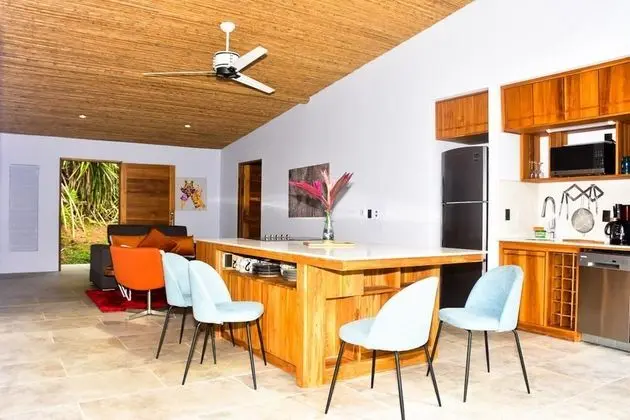 2BR Fabulous Blue House Near Quepos MA - Oda