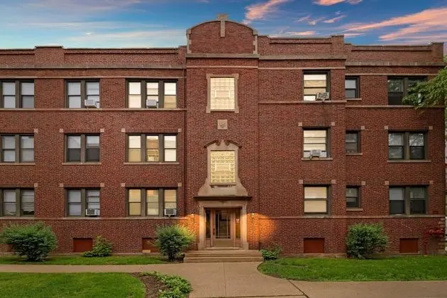 2BR Lively & Chic Home in Rogers Park