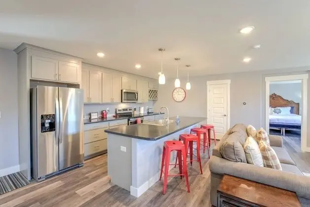 2BR Modern & Chic Comfy Home in Old Colorado - Mutfak