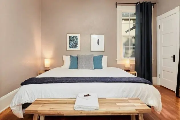 2BR Olympic Center Downtown