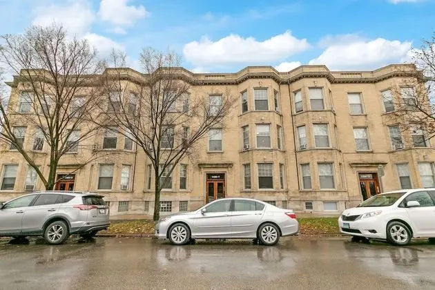 2BR Real Comfy Apt in Wrigleyville