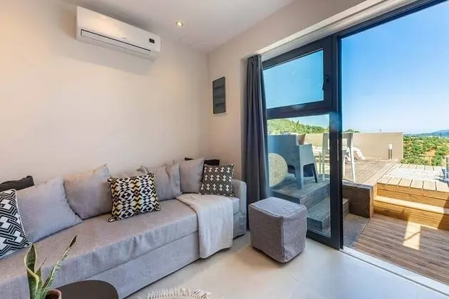 2br Suite White gea With Private Pool - Oda Düzeni