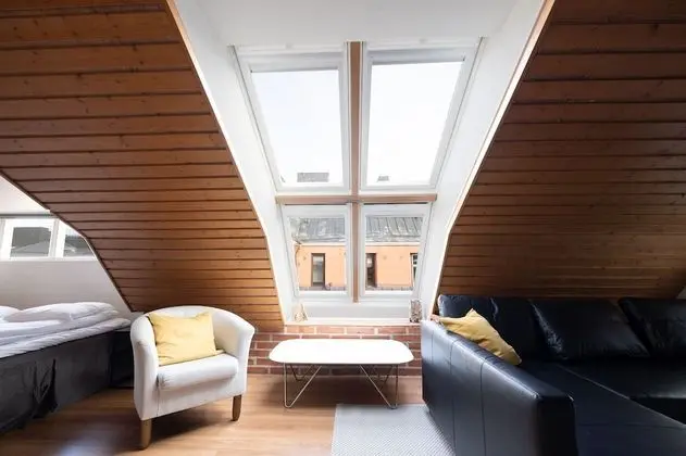 2ndhomes 2-Story Penthouse w Balcony