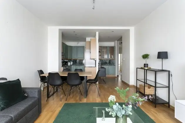 2ndhomes Spacious 3BR Home in the Center