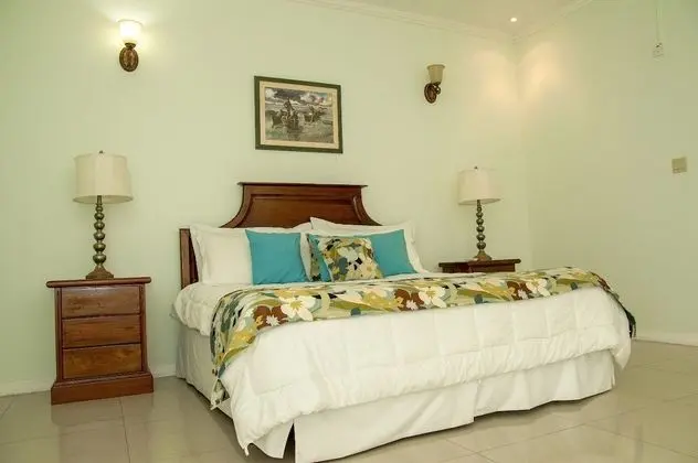 3 bdrm Town House at Runaway Bay - Oda