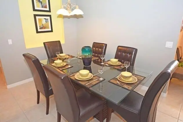 3 Bed 2 Bath Pool Home In Highlands Reserve - Mutfak