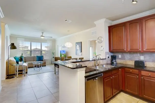 3 Bed 3 Bath Pool View High End Corner Condo - Mutfak