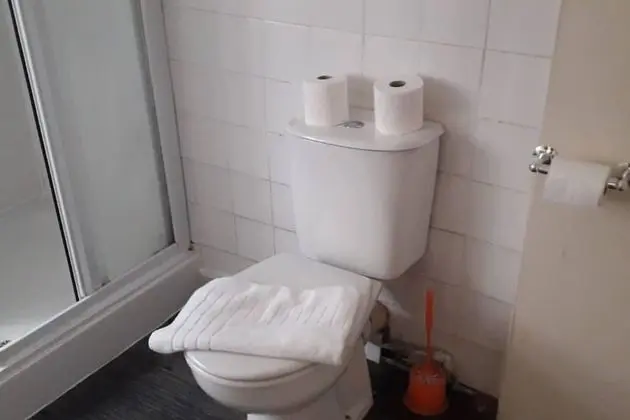3-bed Airport House in Prime Location for Flight - Banyo Tipleri