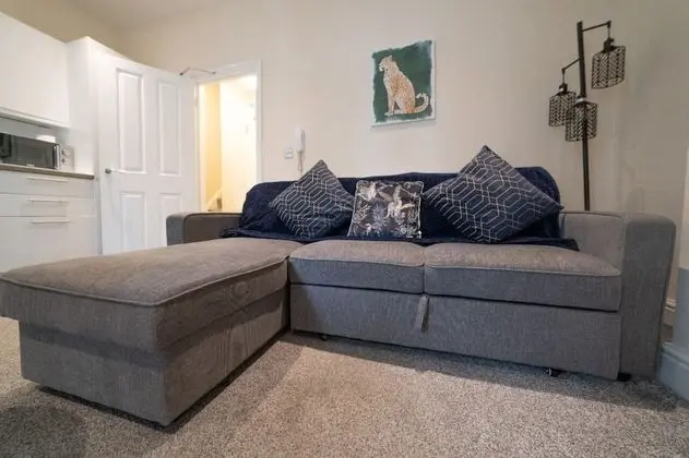 3 Bed Apt Beach View Brighton by Opulent
