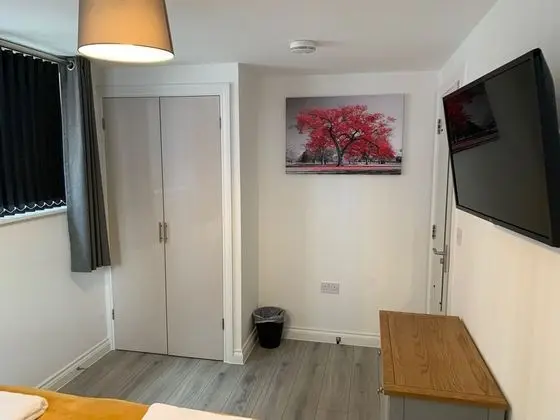 3 bed Bungalow Waterloo by Pureserviced - Oda