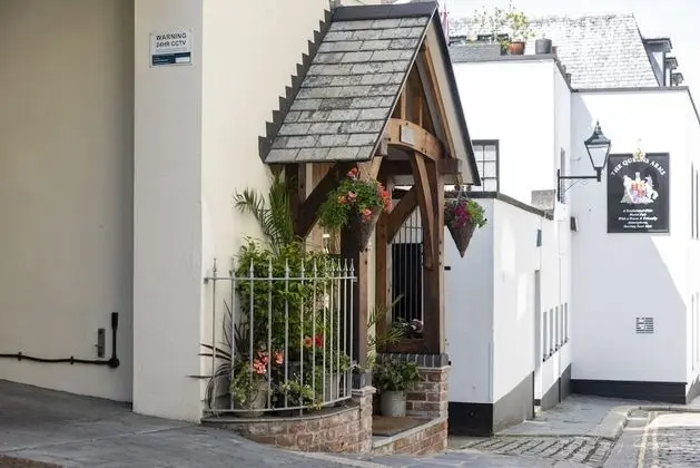3 Bed- The Catacombs From White Lane Lets