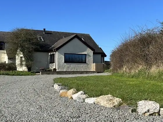 3 Bed Detached Cottage- Log Burner, Mountain Views
