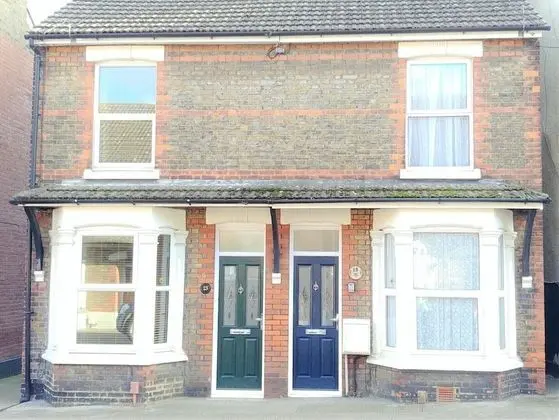 3-bed House With Superfast Wi-fi, DW Lettings 15vr