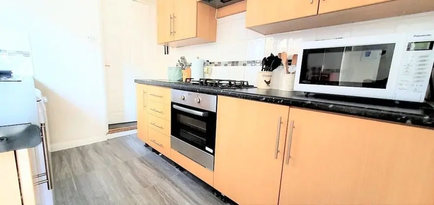 3-bed House With Superfast Wi-fi, DW Lettings 15vr - Mutfak