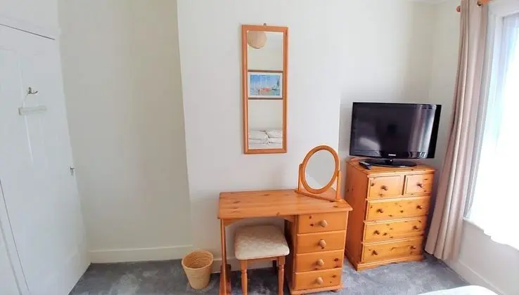 3-bed House With Superfast Wi-fi, DW Lettings 15vr - Oda