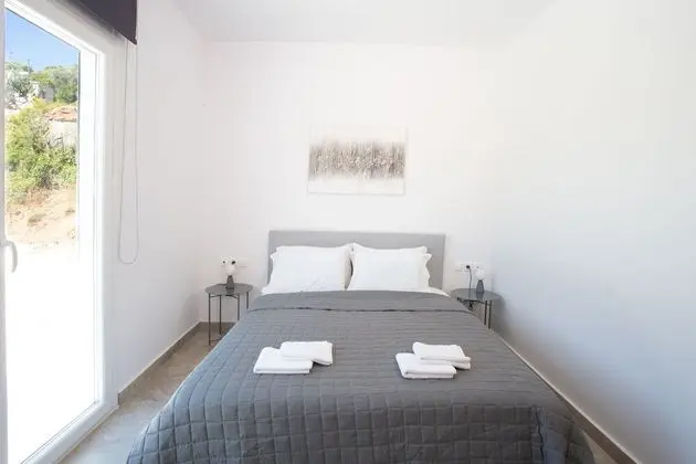 3-bed Villa in Palaioloutra With Private Pool - Oda