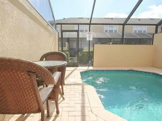 3 Bedroom 3 Bath Townhome With Splash Pool in Windsor Hills - Havuz