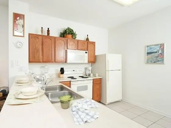 3 Bedroom 3 Bath Townhome With Splash Pool in Windsor Hills - Mutfak