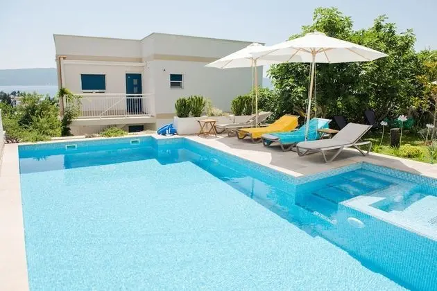 3 Bedroom 3 Bathroom Pool ,ivy House Montenegro