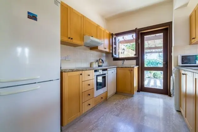 3 bedroom Villa Anarita 64 with private L-shaped pool, beautiful gardens, near resort village square - Mutfak