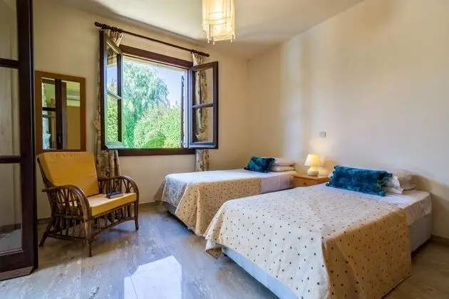 3 bedroom Villa Anarita 64 with private L-shaped pool, beautiful gardens, near resort village square - Oda