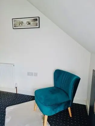 3 Bedroom Apartment Near Birmingham Airport - Bar