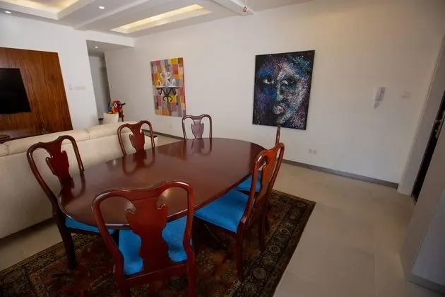 3-bedroom Apartment in Tema - Chez Akwasi - Yerinde Yemek