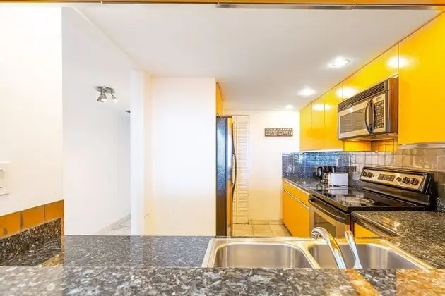 3 Bedroom Condo With Stunning Balcony View - Mutfak
