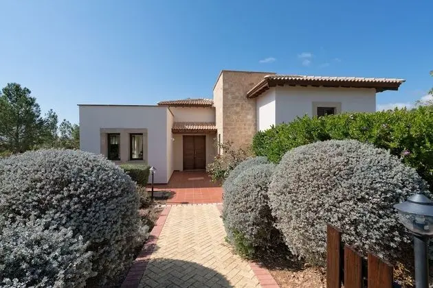 3 bedroom villa Dionysos 373 with private pool and pretty garden, Peaceful location within Aphrodite Hills Resort - Dış Mekan