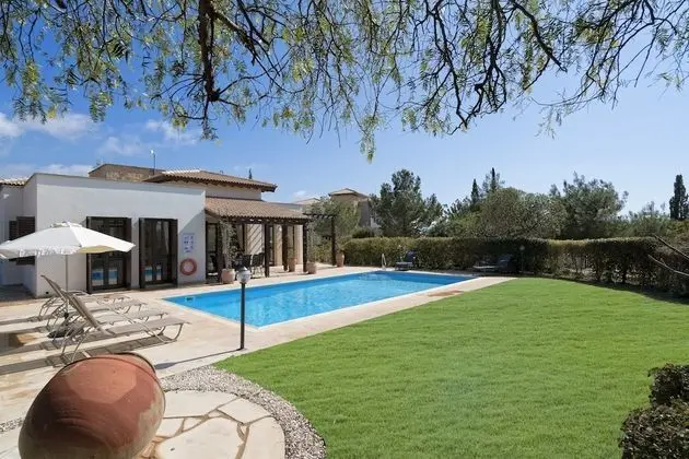 3 bedroom villa Dionysos 373 with private pool and pretty garden, Peaceful location within Aphrodite Hills Resort - Havuz